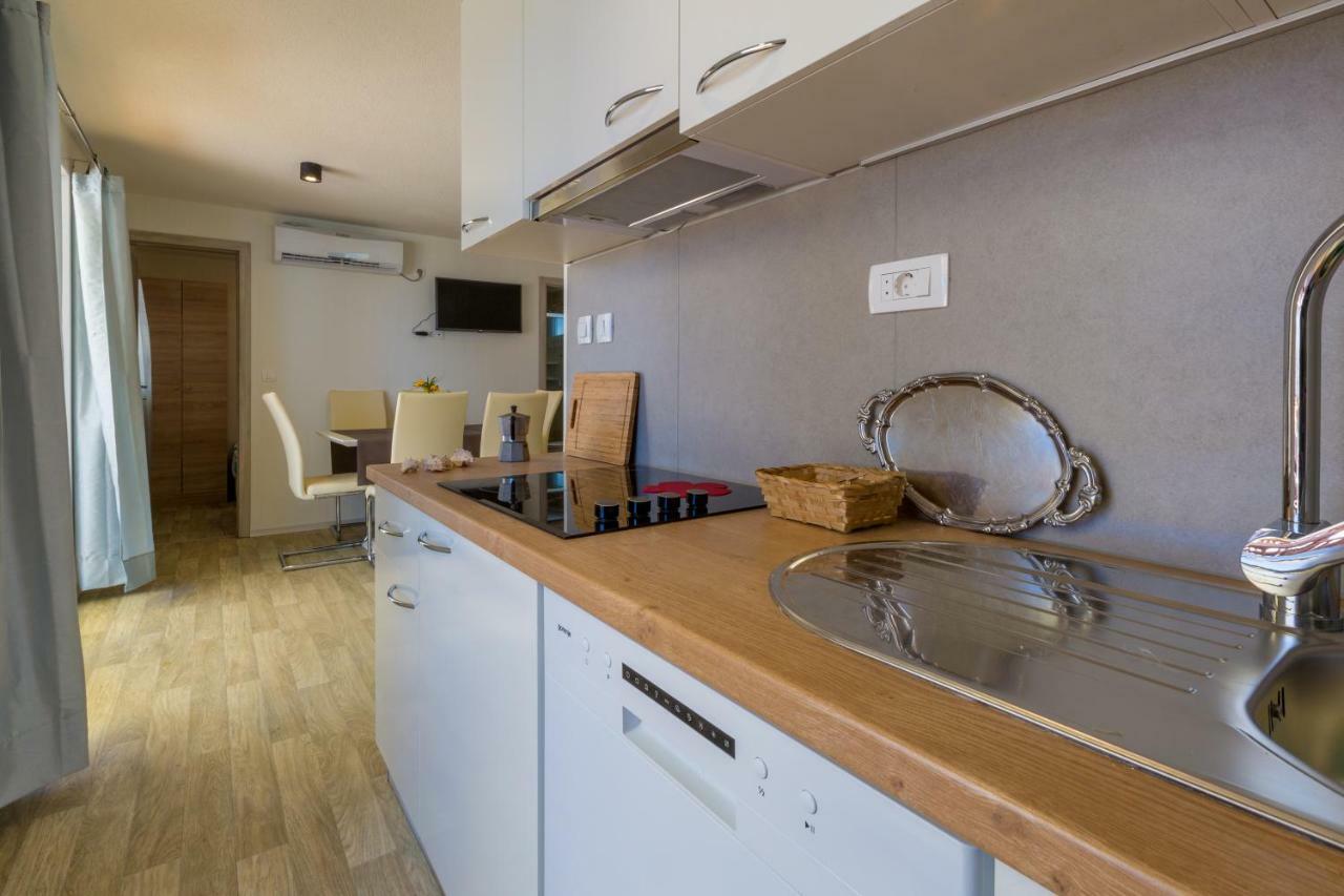 Mobile Homes Pine Tree Dobropoljana Exterior foto